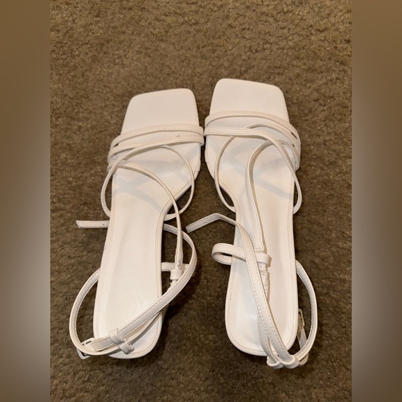 Hello Molly White Strappy Heels 7.5 - Picture 5 of 7